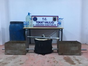 Sahte rakı üretilen köyevine jandarmadan baskın