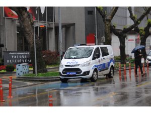 Yalova Belediye binasında tabancayla ateş açtı