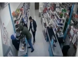 Kasiyerin boğazına bıçak dayadı, ’pişman değilim’ dedi