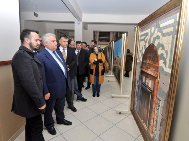 NEÜ'de Anadolu Selçuklu Mimarisine Ait Eserlerin Resimleri Sergilendi