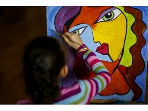 Küçük Şerife "Evde sanatımla ben de varım" diyor