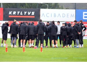 Beşiktaş, yağmur altında çalıştı