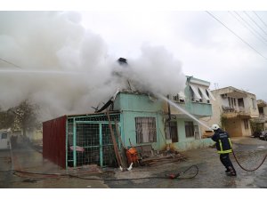 Öğle yemeğine gelince evlerinin yandığını gördüler