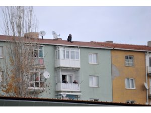 Keçiörengücü - Galatasaray maçını 6 katlı binanın çatısından telefon ile canlı yayın yaptı
