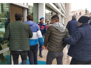 Kamyondan akü hırsızlığına 2 tutuklama