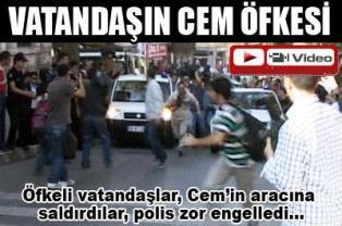 Cem'in aracını tekmelediler