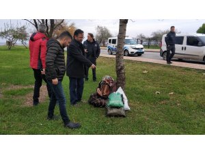 Denize atlamak isteyen kadın, kendisine yardım etmek isteyen polisten kaçtı