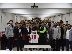Adnan Menderes Anadolu Lisesi’nde Karesispor coşkusu