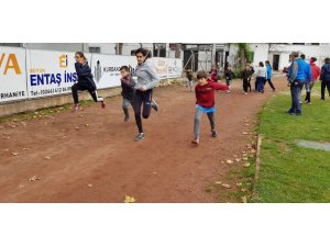 Burhaniyeli öğrenciler atletizmde iddialı oldu