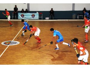 Mersin’de Erkekler Salon Hokey 1. Lig maçları başladı