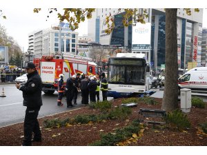 Ankara'da belediye otobüsü yayalara çarptı