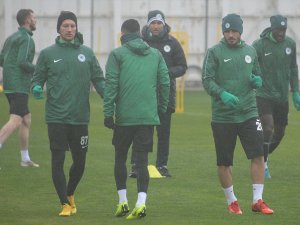 Atiker Konyaspor yağmur altında çalıştı