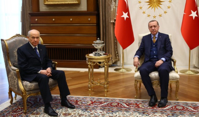 MHP 2 ilde adaylarını geri çekti!