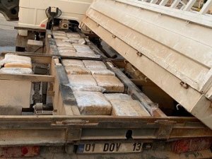 Kamyonetin gizli bölmesinden 115 kilo esrar çıktı