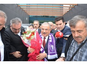 Hilmi Güler’e coşkulu karşılama