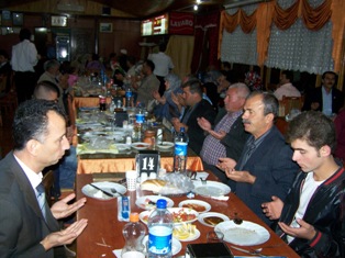 Gazi ve şehit yakınlarına iftar yemeği