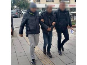 Kuşadası’nda 3 ayrı suçtan aranan zanlı yakalandı
