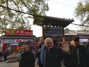 TBMM Başkanı Yıldırım’dan Cengiz Aytmayov’un kabrine ziyaret