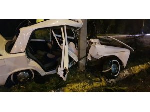 Otomobil aydınlatma direğine çarptı: 1 yaralı