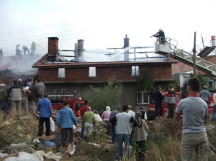 Seydişehir'de bir evin çatısı yandı