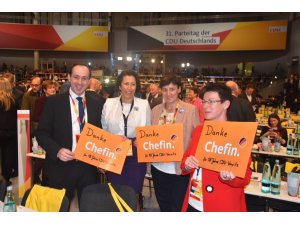 Merkel, CDU’ya birlik mesajları ile veda etti