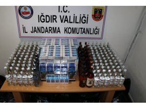 Iğdır'da kaçak sigara ve içki operasyonu