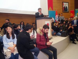 Eski Başbakan Davutoğlu: “Sapkın bir ideoloji, 15 Temmuz’u yapanları kendi milletine saldırmaktan çekinmeyen bir robot haline getirdi”