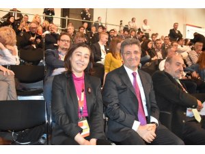 Merkel’in halefi Karrenbauer oldu