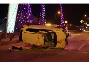 Takla atan otomobilden burunları kanamadan çıktılar