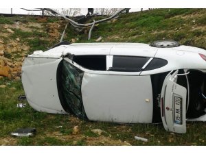 Otomobil devrildi: 2 yaralı