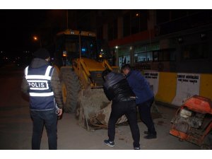 Polis, çalıntı kepçeyi iz sürerek ele geçirdi