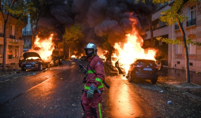 Metro, müze, dükkanlar kapalı! Gözaltılar başladı