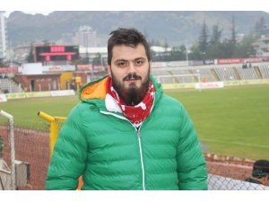 Kalp krizi geçiren taraftar gurubu lideri hayatını kaybetti