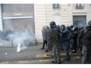Paris'te tansiyon yükseliyor
