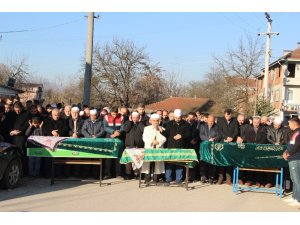 Trafik kazasında ölen dede ve torunları son yolculuğuna uğurlandı