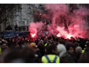 Paris’teki "Sarı Yelekliler" eylemi: 55 yaralı