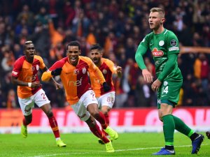 Galatasaray, ikinci yarılarda kalesini koruyamıyor