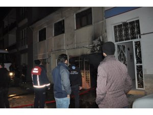 İki katlı ev alevlere teslim oldu!