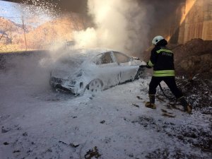 Erzurum’da köprüden uçan otomobil yandı: 1 yaralı