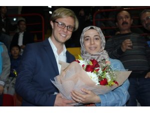 Maçta evlenme teklifi