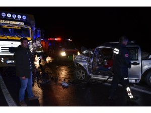 Antalya’da kamyonet, sebze yüklü kamyon ile çarpıştı: 1 ölü, 2 yaralı