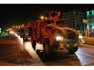 Kırıkhan’da çocuklardan askeri konvoya sevgi seli