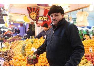 Çilek, kilosu 16 liradan tezgahlarda