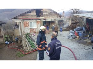 Kalorifer kazanı patladı saçları yanarak kurtuldu
