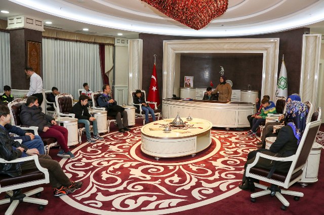 Kimsesiz Çocuklar Başkan Toru’yu ziyaret etti