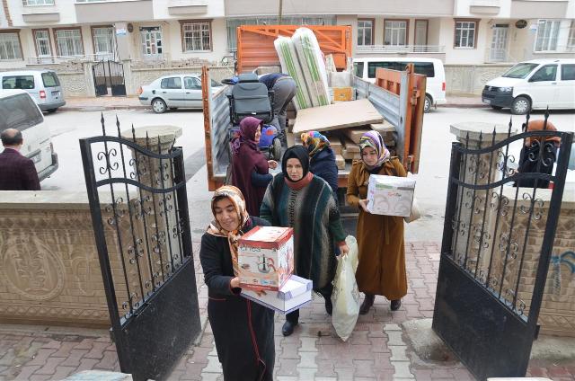 Karatay, Evi yanan ailelerin her zaman yanında