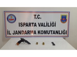Isparta’da jandarmanın üzerine araç süren tefeci, Konya’da yakalandı
