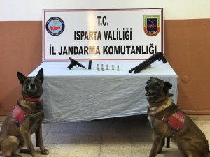 Isparta’da 3 suçtan aranan şahsın evine operasyon