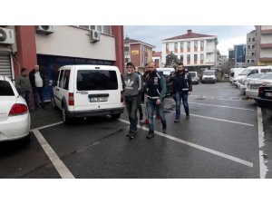 İnşaattan çaldıkları malzemeleri satarken yakalandılar