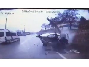 3 kişinin yaralandığı kazanın görüntüleri ortaya çıktı